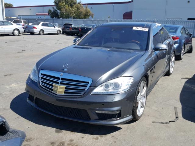 WDDNG71X97A036558 - 2007 MERCEDES-BENZ S 550 CHARCOAL photo 2