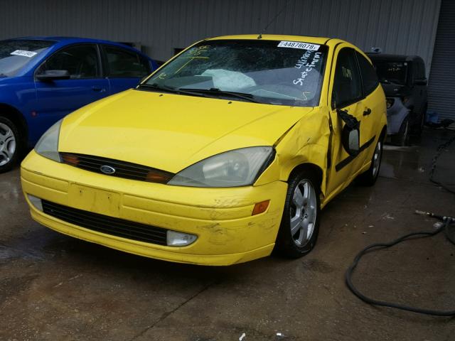 3FAHP31Z04R112421 - 2004 FORD FOCUS ZX3 YELLOW photo 2