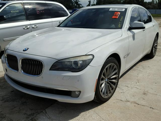 WBAKA4C5XBC613083 - 2011 BMW 740 I WHITE photo 2