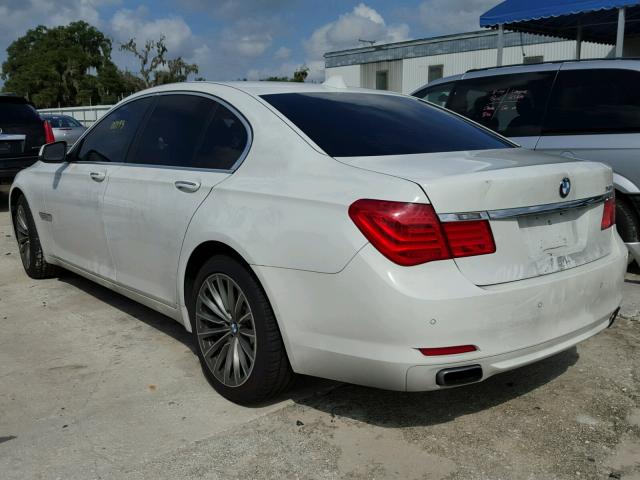 WBAKA4C5XBC613083 - 2011 BMW 740 I WHITE photo 3