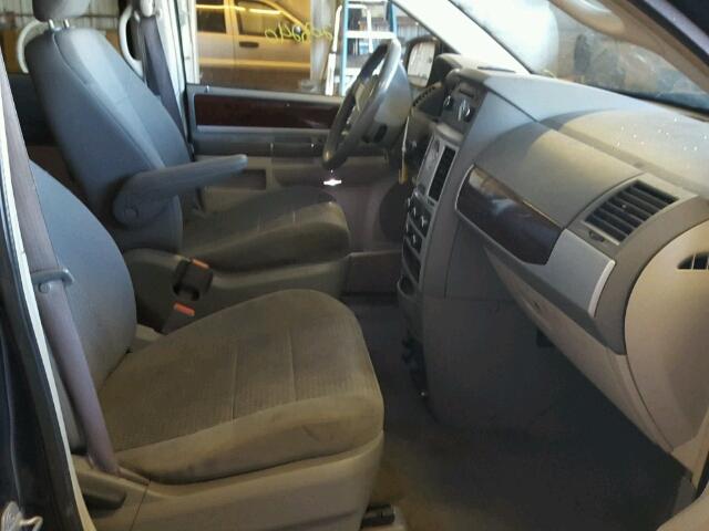 2A8HR54139R663924 - 2009 CHRYSLER TOWN & COU BLUE photo 5