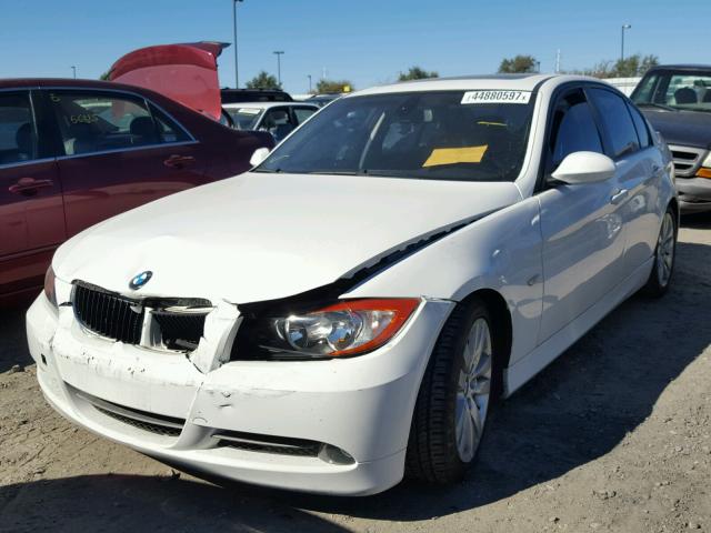 WBAVC57578NK77462 - 2008 BMW 328 I SULE WHITE photo 2