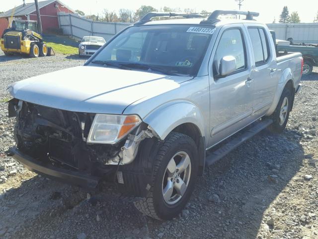 1N6AD07W16C452501 - 2006 NISSAN FRONTIER C SILVER photo 2