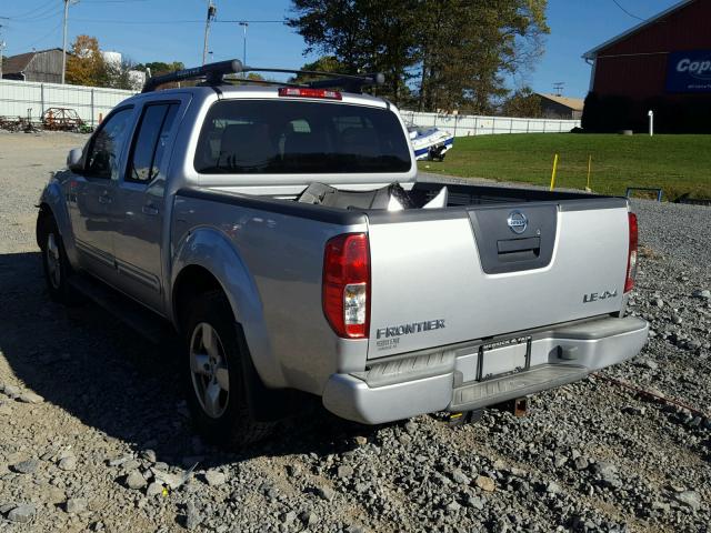 1N6AD07W16C452501 - 2006 NISSAN FRONTIER C SILVER photo 3