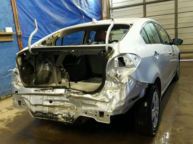 3KPFK4A78HE055774 - 2017 KIA FORTE LX SILVER photo 4