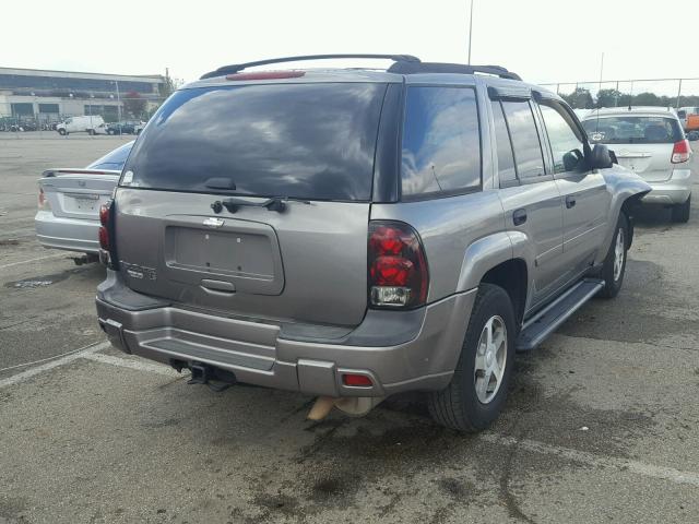 1GNDT13S762142720 - 2006 CHEVROLET TRAILBLAZE GRAY photo 4