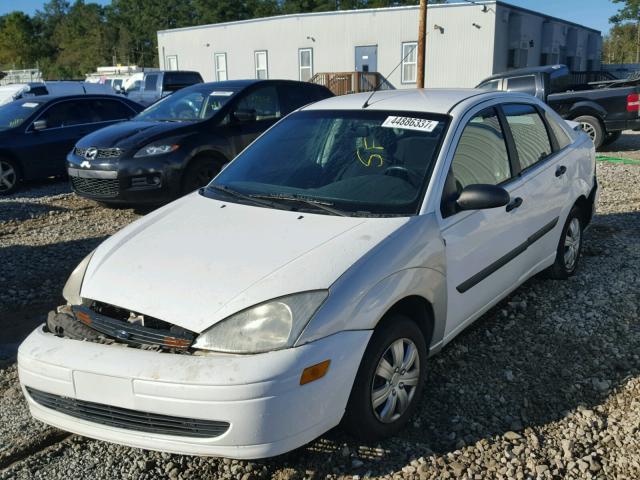 1FAFP33P51W134703 - 2001 FORD FOCUS WHITE photo 2