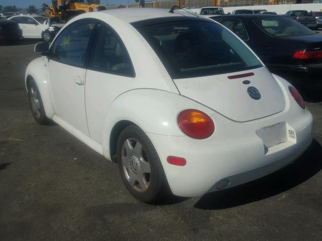 3VWDD21C5YM443552 - 2000 VOLKSWAGEN NEW BEETLE WHITE photo 3