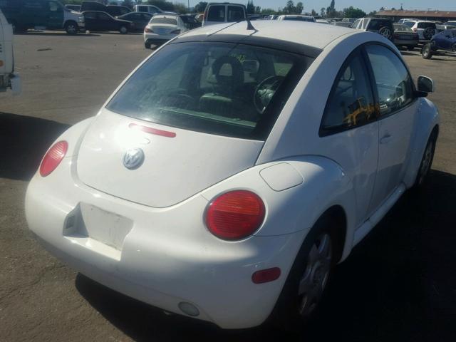 3VWDD21C5YM443552 - 2000 VOLKSWAGEN NEW BEETLE WHITE photo 4