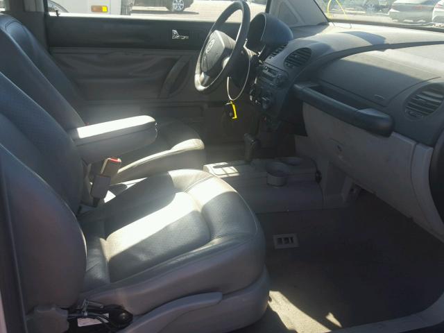 3VWDD21C5YM443552 - 2000 VOLKSWAGEN NEW BEETLE 白色 照片 5