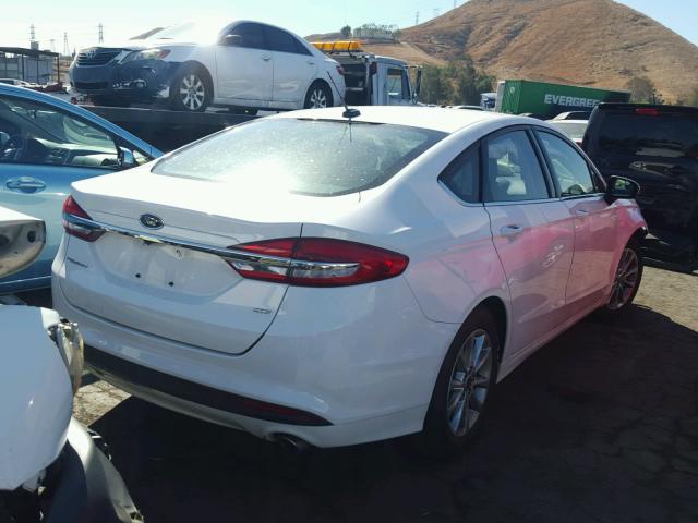 3FA6P0H73HR187503 - 2017 FORD FUSION SE WHITE photo 4