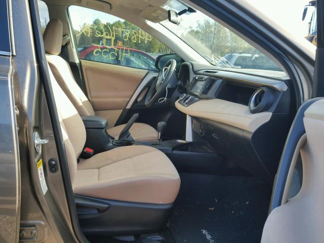 2T3BFREV5DW034730 - 2013 TOYOTA RAV4 棕色 照片 5