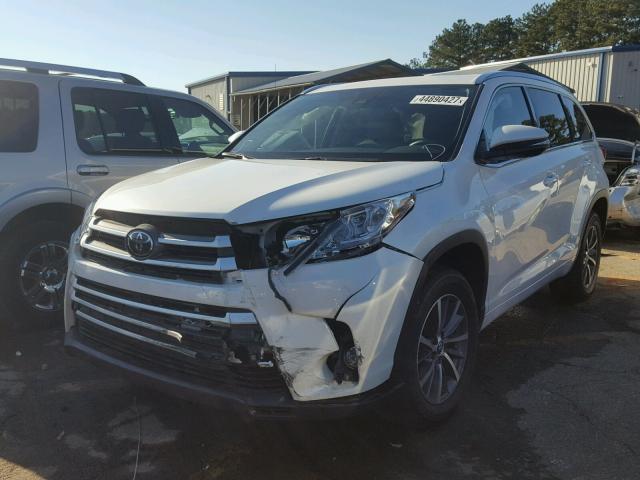 5TDKZRFH3HS512229 - 2017 TOYOTA HIGHLANDER WHITE photo 2