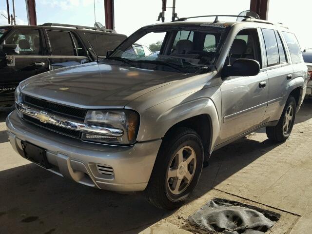 1GNDS13S662215465 - 2006 CHEVROLET TRAILBLAZE SILVER photo 2