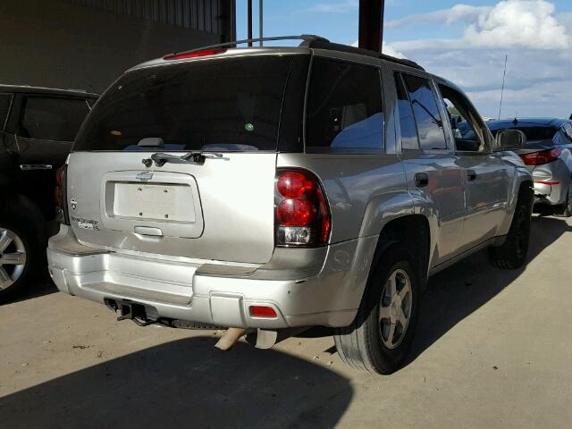 1GNDS13S662215465 - 2006 CHEVROLET TRAILBLAZE SILVER photo 4