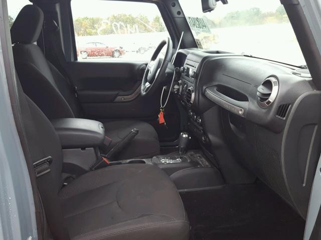 1C4HJWDG1FL637576 - 2015 JEEP WRANGLER U GRAY photo 5