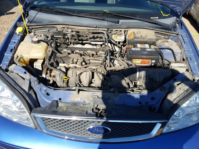 1FAFP34N85W105974 - 2005 FORD FOCUS ZX4 BLUE photo 7