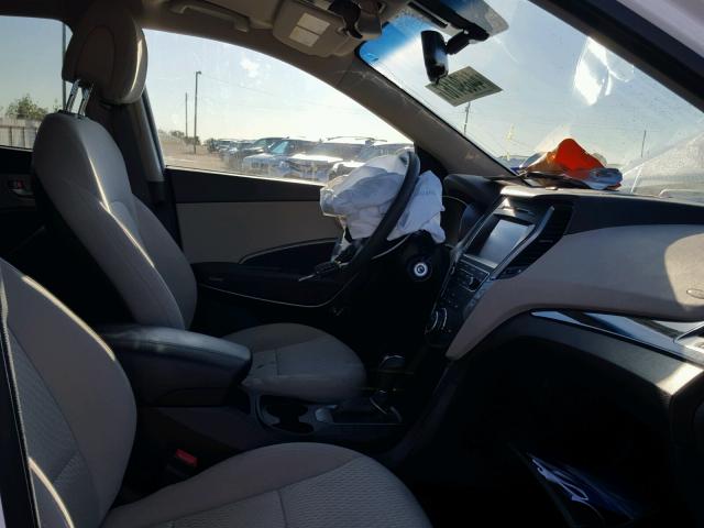 5NMZU3LB7HH025306 - 2017 HYUNDAI SANTA FE S WHITE photo 5