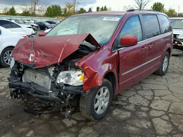 2A4RR8DX5AR448755 - 2010 CHRYSLER TOWN & COU RED photo 2