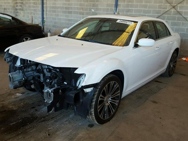 2C3CCABG0DH732378 - 2013 CHRYSLER 300 V6 WHITE photo 2