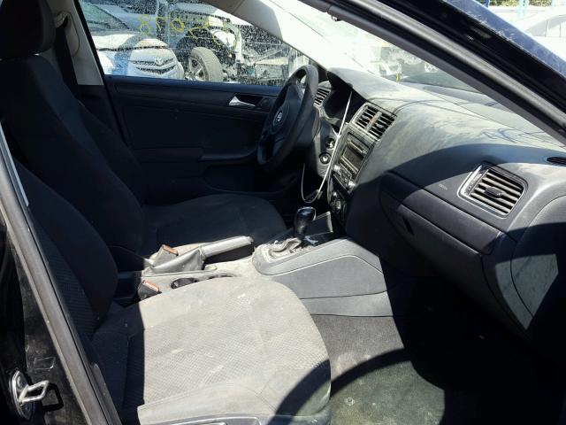3VW2K7AJ8CM395174 - 2012 VOLKSWAGEN JETTA BASE 黑色 照片 5