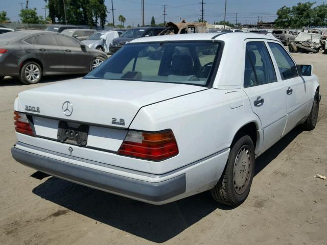 WDBEA26D4LB076613 - 1990 MERCEDES-BENZ 300 E 2.6 WHITE photo 4