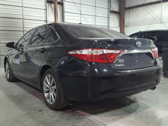 4T1BF1FK1HU813076 - 2017 TOYOTA CAMRY LE 黑色 照片 3