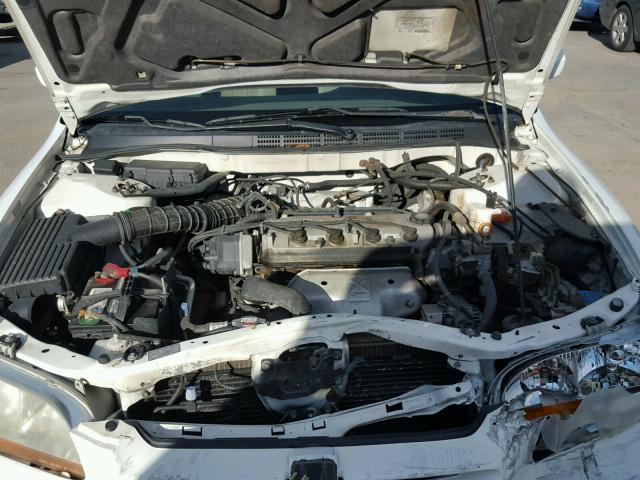 1HGCG5655WA121829 - 1998 HONDA ACCORD WHITE photo 7