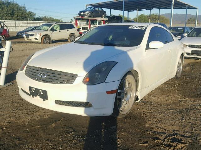 JNKCV54EX5M410806 - 2005 INFINITI G35 WHITE photo 2