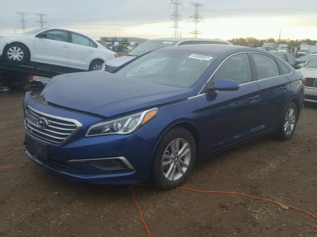 5NPE24AF9GH338584 - 2016 HYUNDAI SONATA SE BLUE photo 2