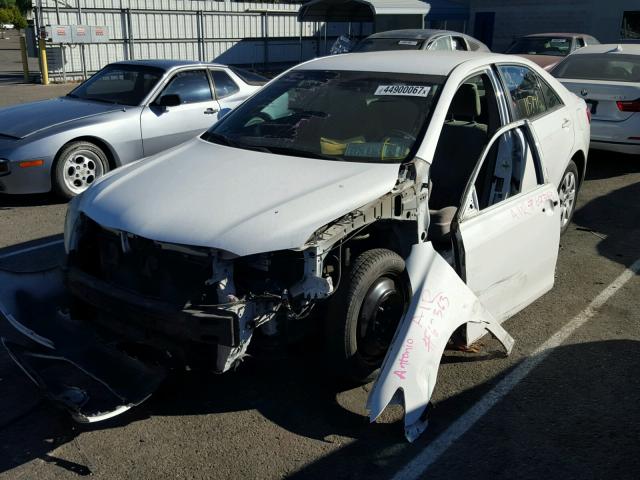 4T1BF3EK8AU557568 - 2010 TOYOTA CAMRY BASE WHITE photo 2
