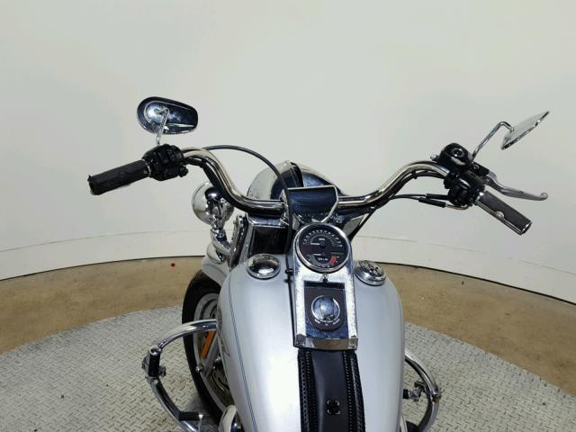 1HD1BXB166Y070687 - 2006 HARLEY-DAVIDSON FLSTFI SILVER photo 13