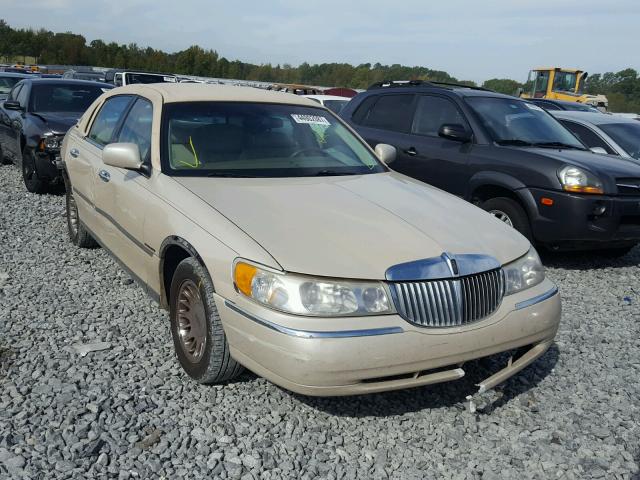 1LNHM83WXYY842634 - 2000 LINCOLN TOWN CAR CREAM photo 1