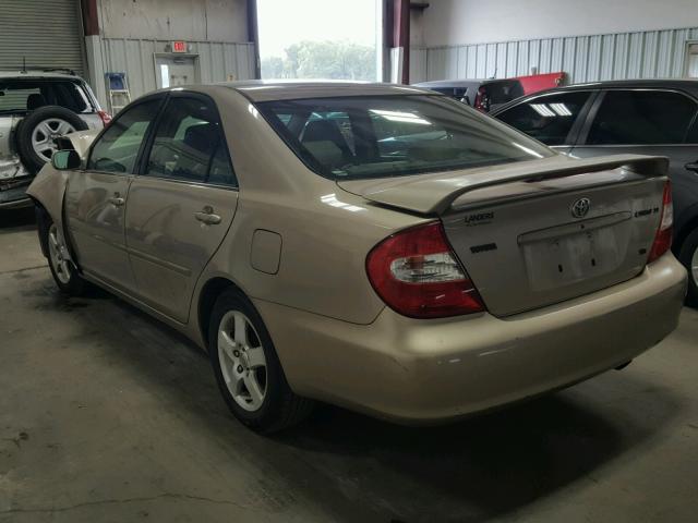 JTDBF32K220038999 - 2002 TOYOTA CAMRY LE GOLD photo 3