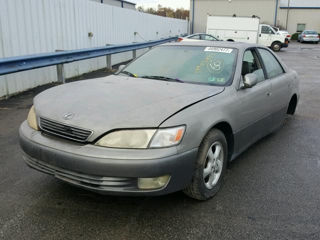 JT8BF28G6W0107307 - 1998 LEXUS ES 300 SILVER photo 2