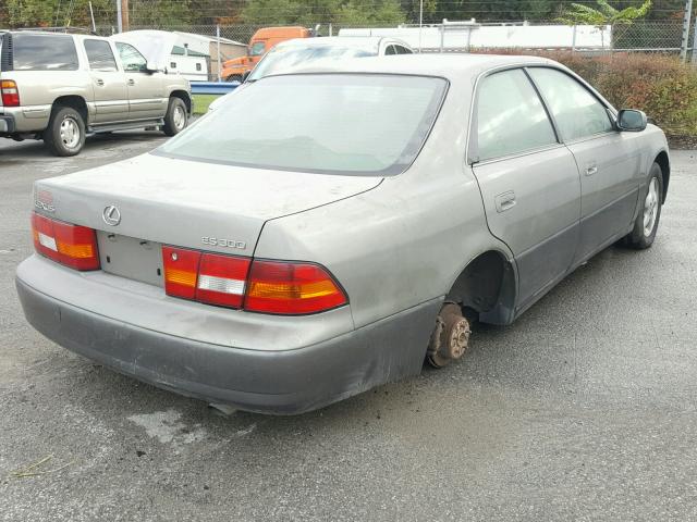 JT8BF28G6W0107307 - 1998 LEXUS ES 300 SILVER photo 4