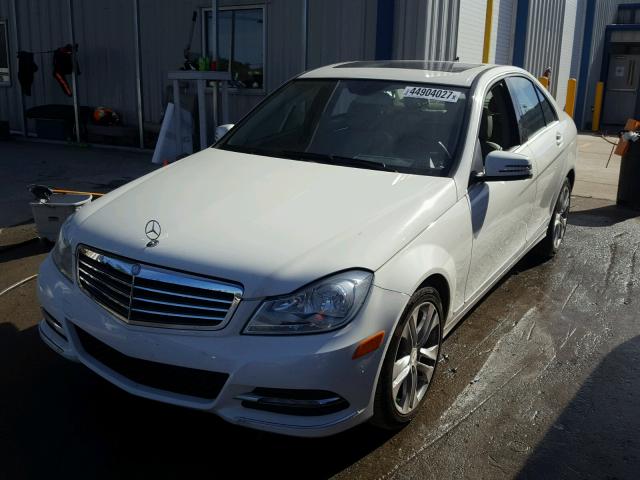 WDDGF8BB6CA674216 - 2012 MERCEDES-BENZ C WHITE photo 2