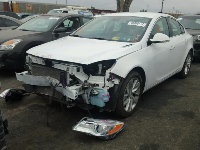 2G4GP5EX9G9156675 - 2016 BUICK REGAL PREM WHITE photo 2
