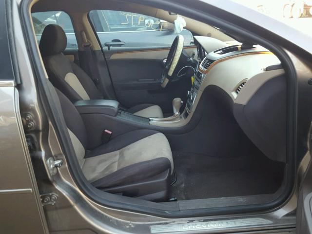 1G1ZC5E17BF223562 - 2011 CHEVROLET MALIBU 1LT ნაცრისფერი ფოტო 5