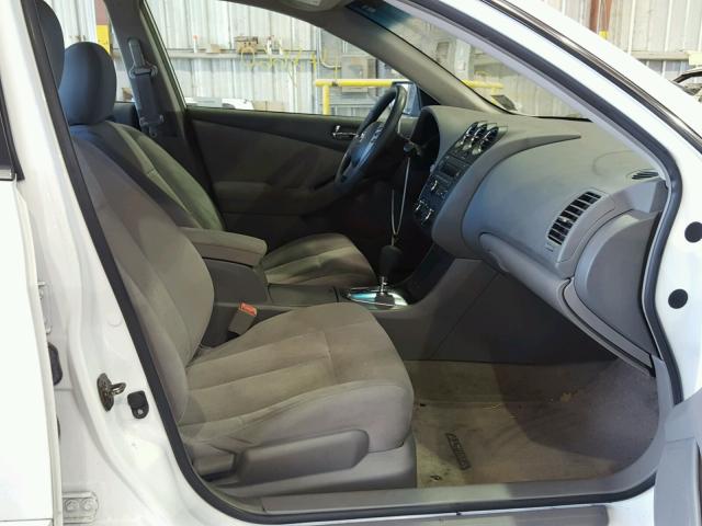 1N4AL2AP4AN502667 - 2010 NISSAN ALTIMA BAS WHITE photo 5