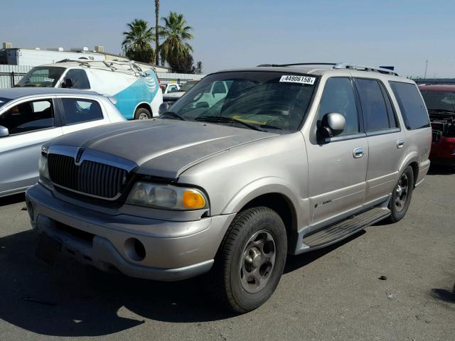 5LMFU28R81LJ16455 - 2001 LINCOLN NAVIGATOR Beżowy zdjęcie 2