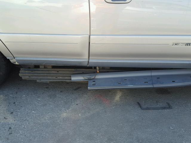 5LMFU28R81LJ16455 - 2001 LINCOLN NAVIGATOR Beżowy zdjęcie 9