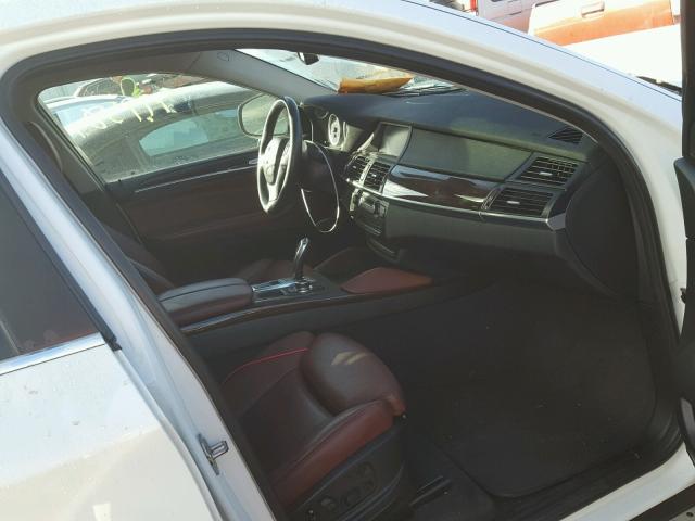 5UXFG8C56BLZ95993 - 2011 BMW X6 XDRIVE5 თეთრი ფოტო 5