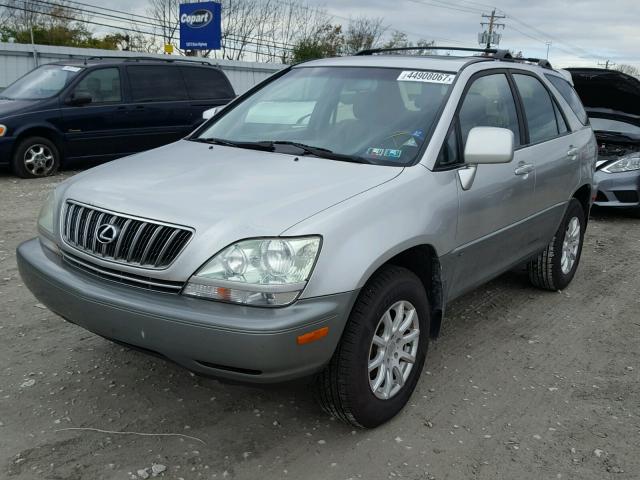 JTJHF10U420265918 - 2002 LEXUS RX SILVER photo 2