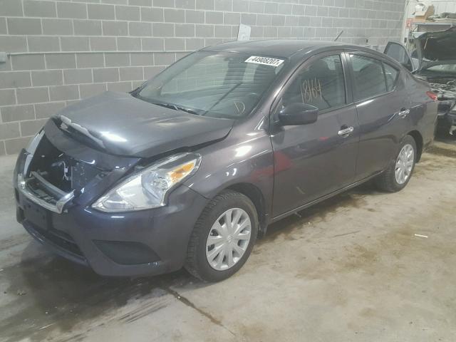 3N1CN7AP5FL886608 - 2015 NISSAN VERSA S GRAY photo 2