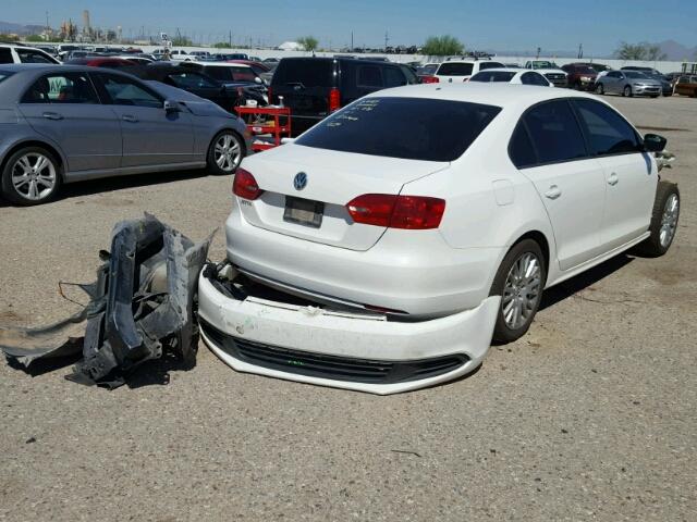 3VW1K7AJ0CM355571 - 2012 VOLKSWAGEN JETTA BASE 白色 照片 4