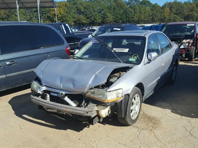 1HGCG668X2A060407 - 2002 HONDA ACCORD SILVER photo 2