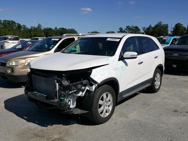 5XYKT3A13CG259380 - 2012 KIA SORENTO BA WHITE photo 2