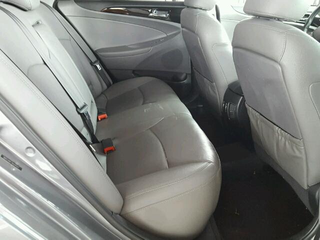 5NPEC4AC7BH241511 - 2011 HYUNDAI SONATA SE 灰色 照片 6