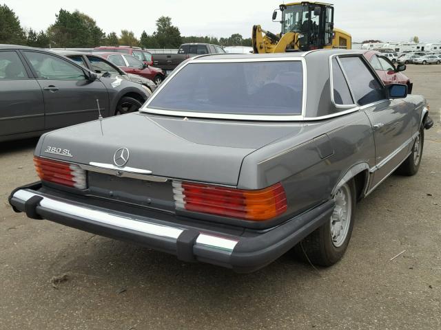 WDBBA45A8CB018655 - 1982 MERCEDES-BENZ 380 RED photo 4